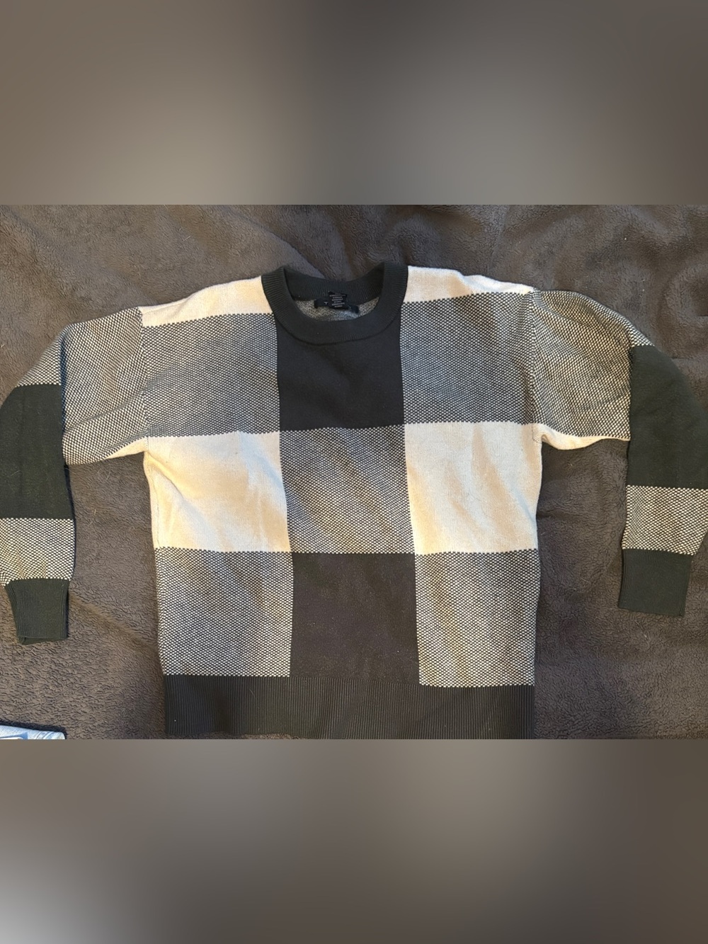 Tahari Green and Cream Checkered Crewneck Sweater